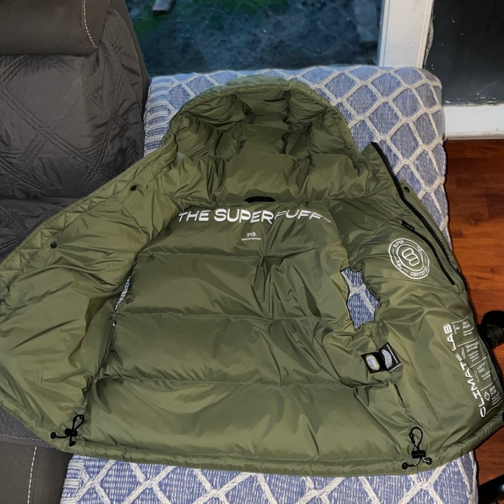 Jackets & Coats —
The Super Puff™ Shorty Vest
cliMATTE tm